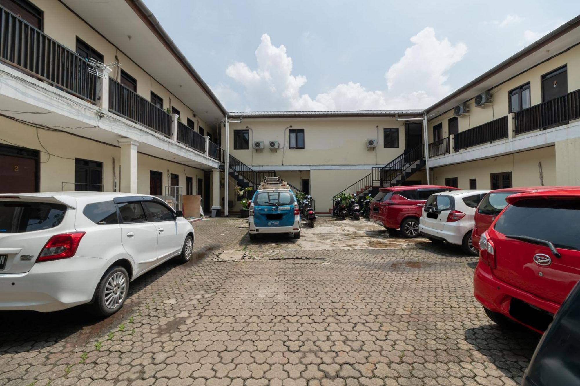 Reddoorz Near Pondok Indah Water Park Jakarta Exterior photo